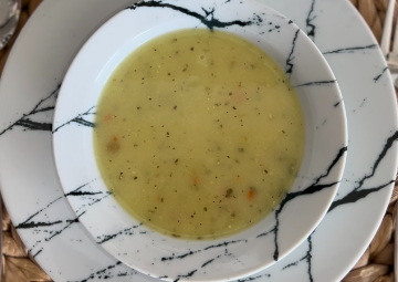 Doyurucu Menü Arayanlara: Zezecooks’tan Knorr Yoğurt Çorbası, Tavuk Sote & Marul Salatası