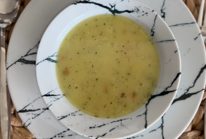 Zezecooks’tan Knorr Yoğurt Çorbası, Tavuk Sote & Marul Salatası