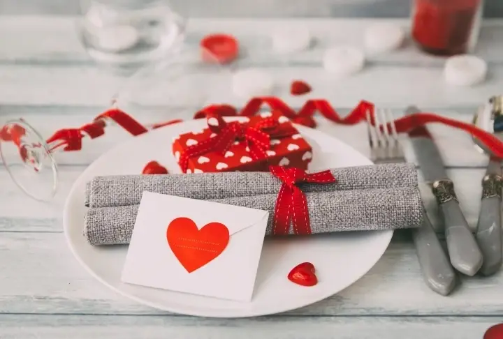 Sevgililer Gününe Özel Yemek, Tatlı, Film Önerileri